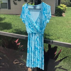 Beautiful aquamarine and white paisley print.